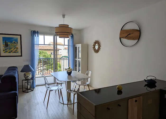 Centre: Beau Duplex T3 3* Avec Balcon, Parking, A Deux Pas De La Et Des Commerces - Fr-1-420-107 Apartmán *