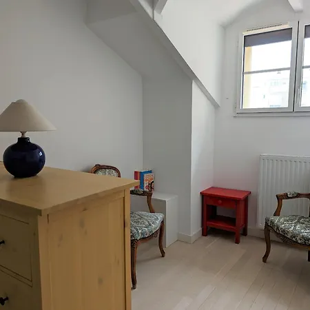 Centre: Beau Duplex T3 3* Avec Balcon, Parking, A Deux Pas De La Et Des Commerces - Fr-1-420-107 Апартаменты *