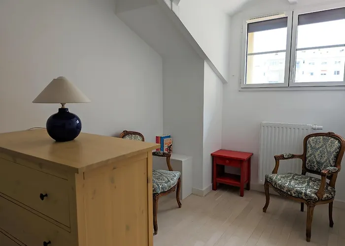 Centre: Beau Duplex T3 3* Avec Balcon, Parking, A Deux Pas De La Et Des Commerces - Fr-1-420-107 Апартаменты *