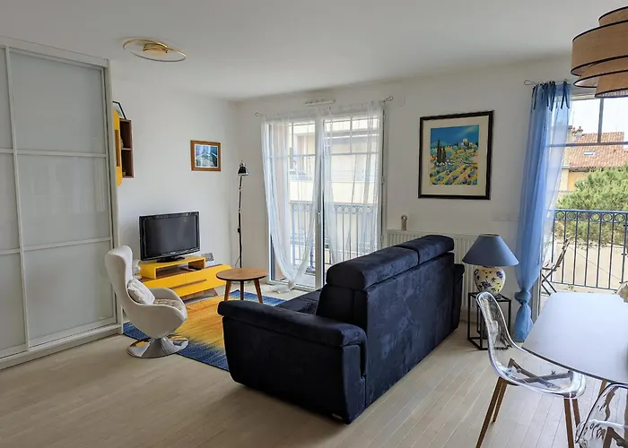 Lägenhet Centre: Beau Duplex T3 3* Avec Balcon, Parking, A Deux Pas De La Et Des Commerces - Fr-1-420-107